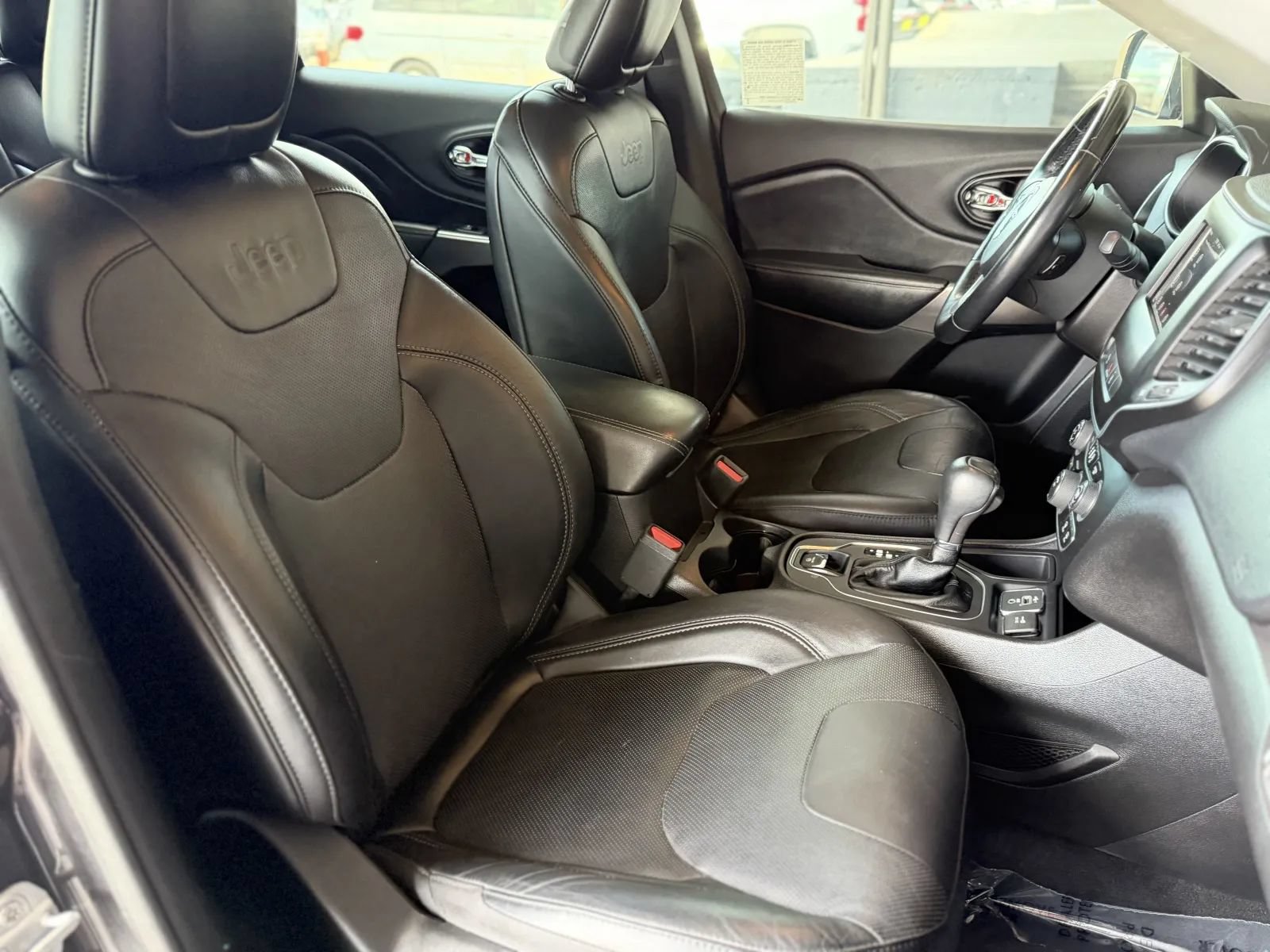 Used 2021 Jeep Cherokee Latitude Lux FWD image 19