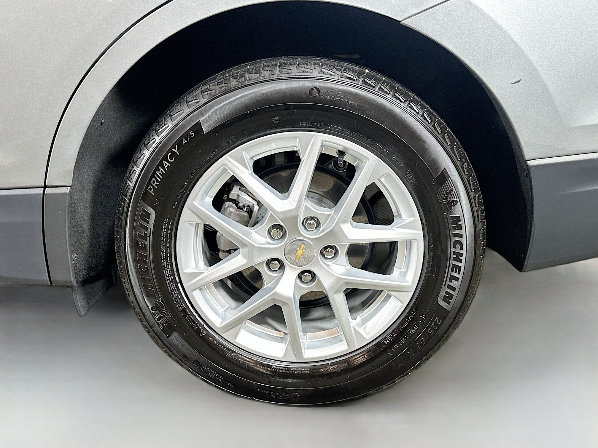 Used 2024 Chevrolet Equinox LT w/ LPO, Floor Liner Package FWD image 28