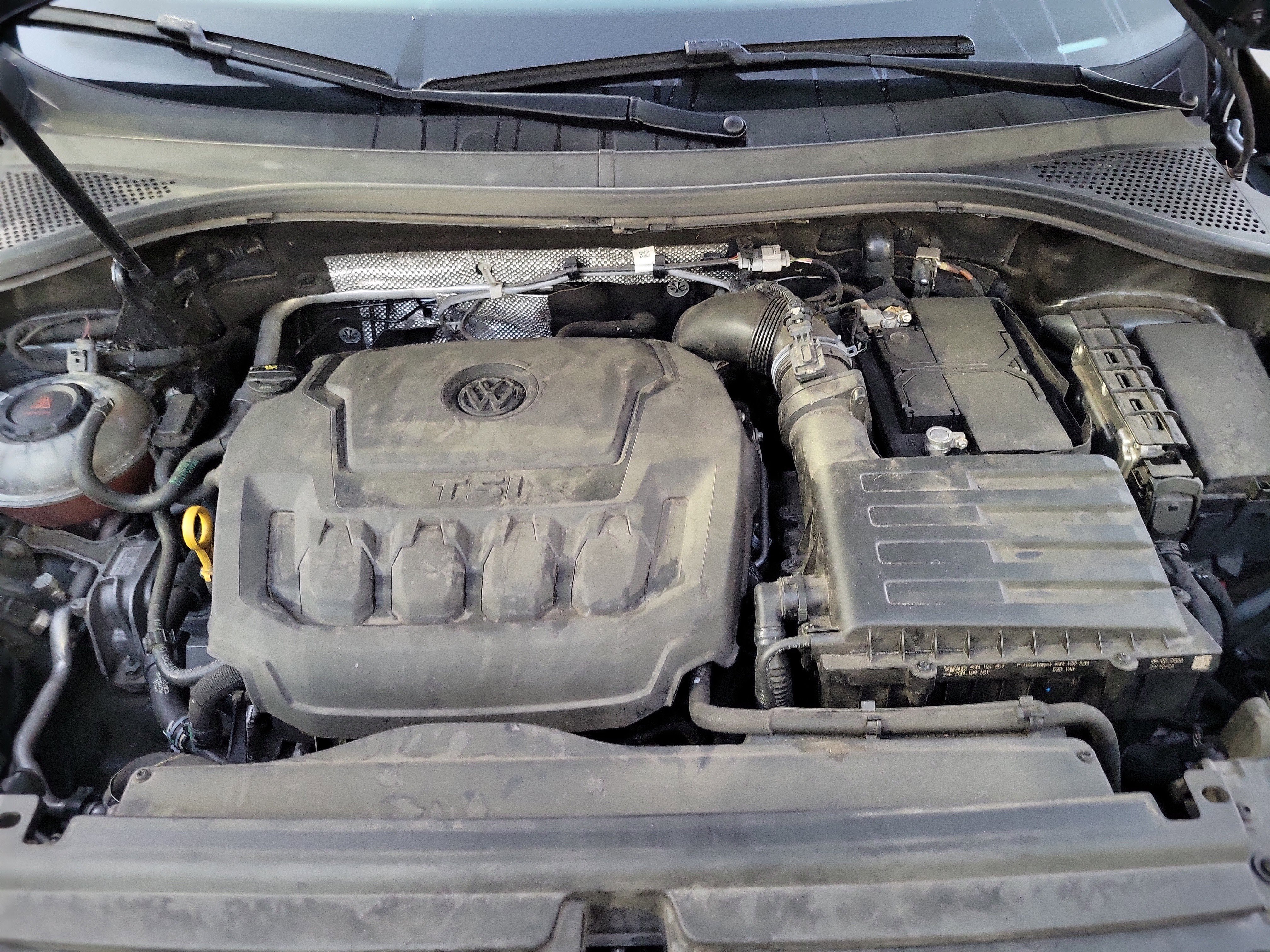 Used 2020 Volkswagen Tiguan SE R-Line image 23