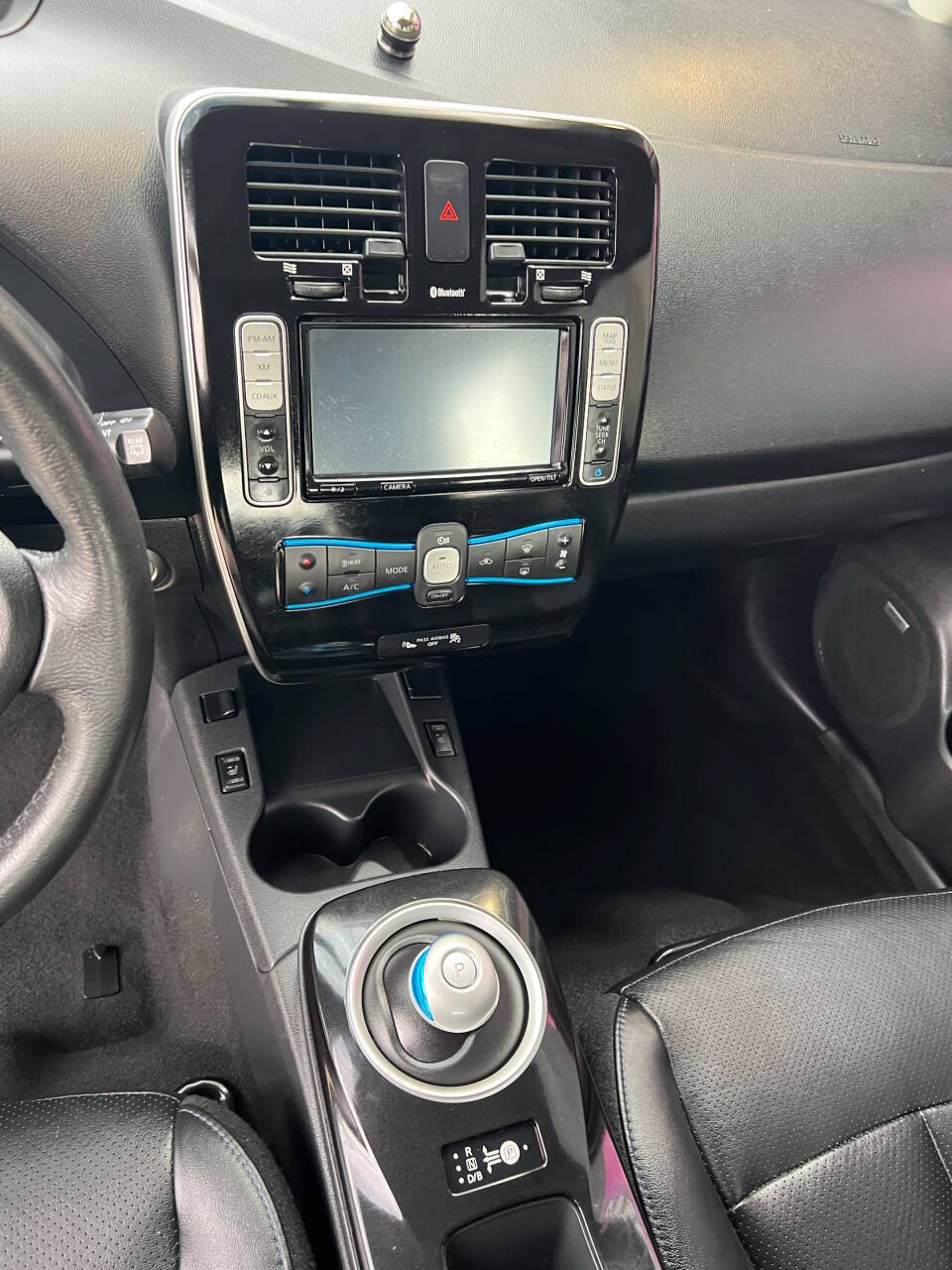 Used 2015 Nissan Leaf SL w/ Premium Package FWD image 13