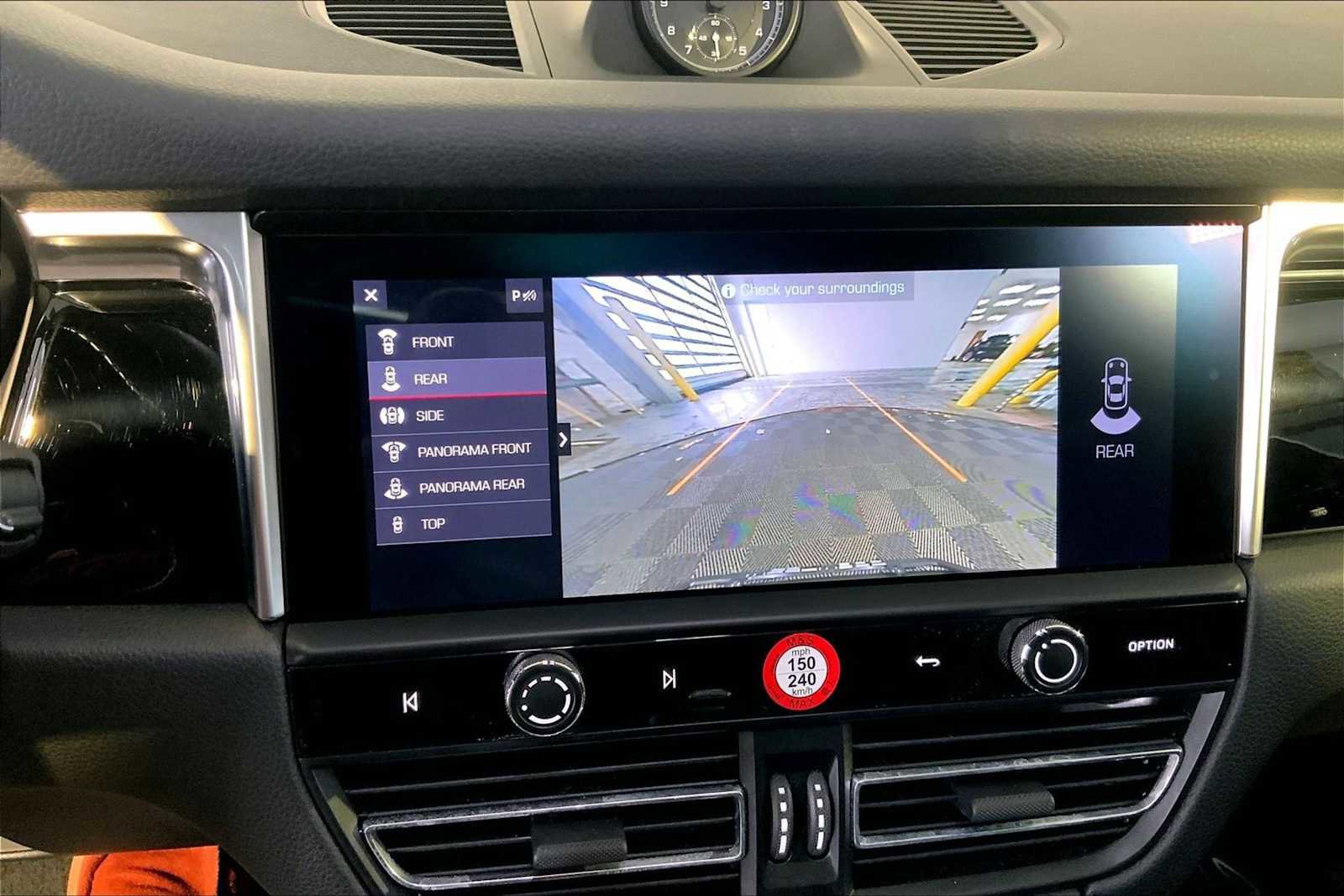 Certified 2024 Porsche Macan image 31