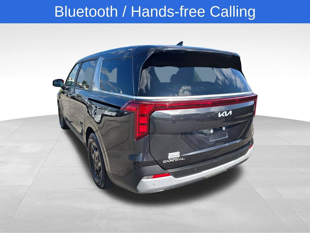 Used 2025 Kia Carnival FWD image 4