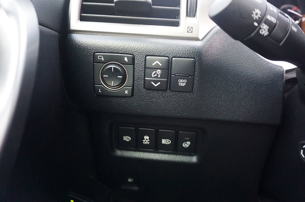 Used 2023 Lexus GX 460 Premium w/ Premium Package image 5