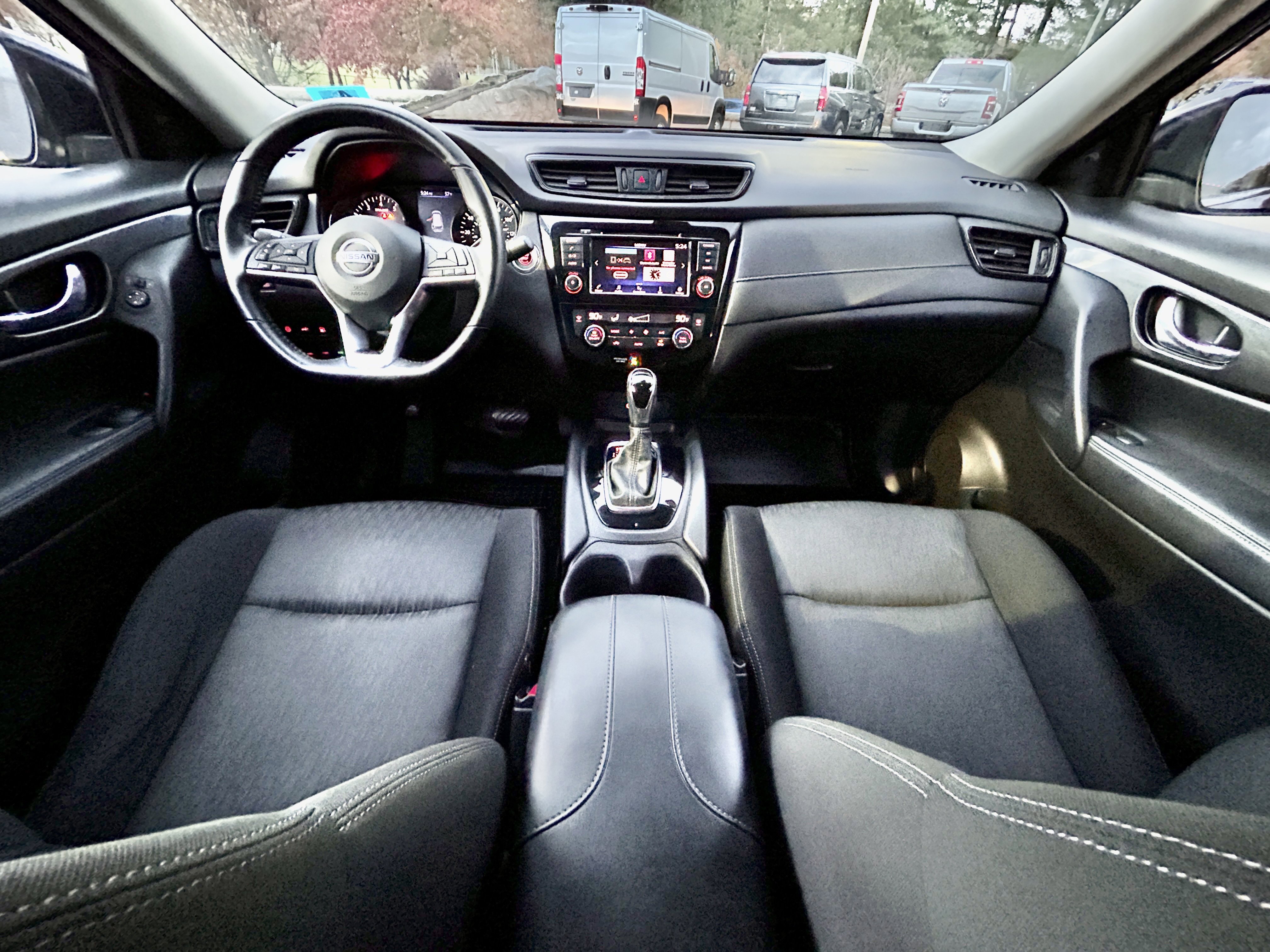 Used 2020 Nissan Rogue SV image 23