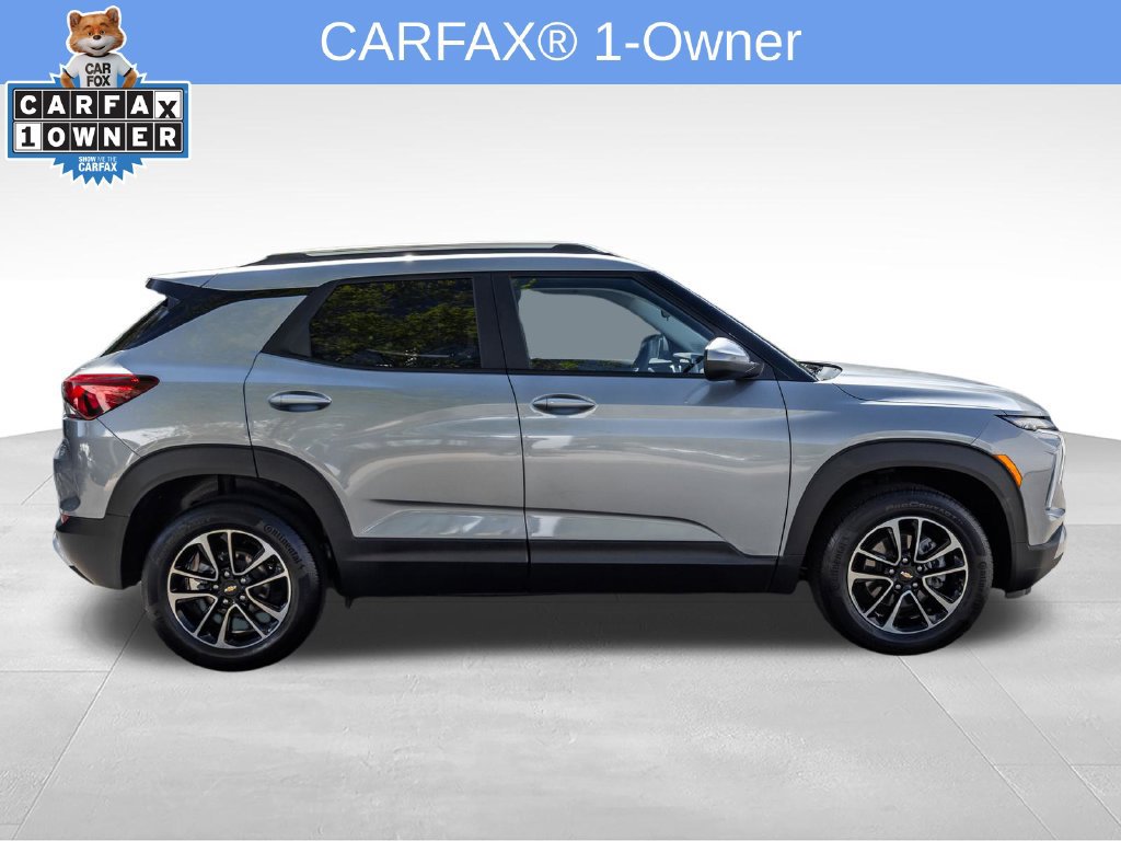 Used 2025 Chevrolet TrailBlazer LT w/ Driver Confidence Package AWD/4WD image 3