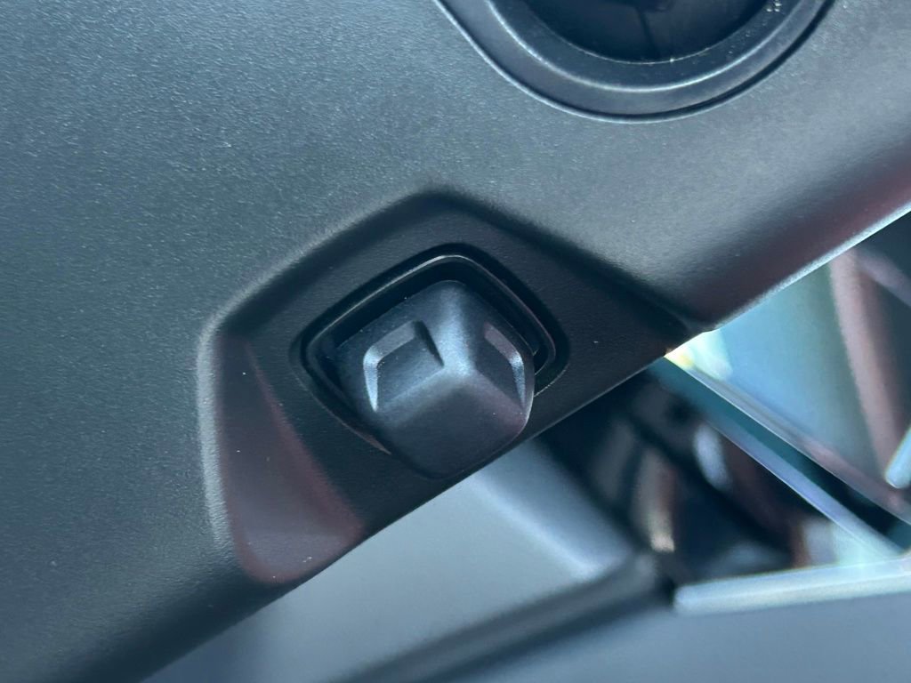 Used 2023 Audi e-tron S Premium Plus w/ Black Optic Package image 86