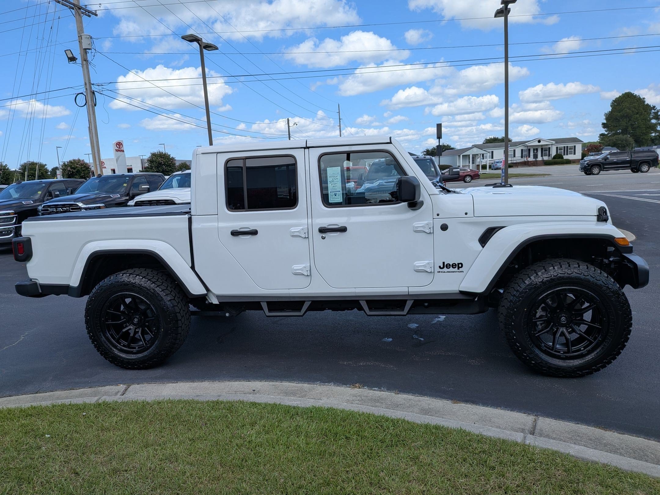 New 2026 Jeep Gladiator Sport AWD/4WD image 4