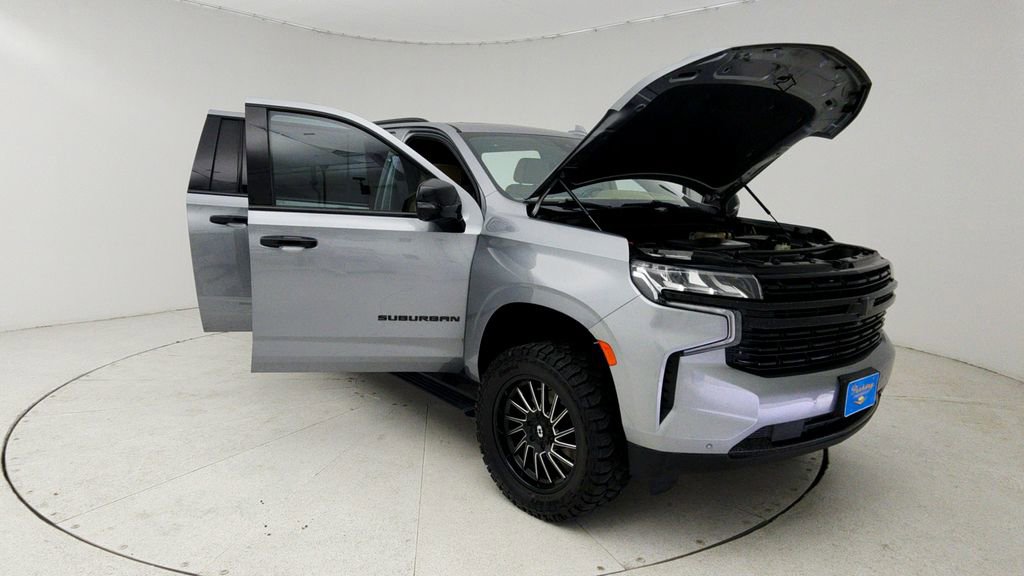 Used 2023 Chevrolet Suburban Premier image 10