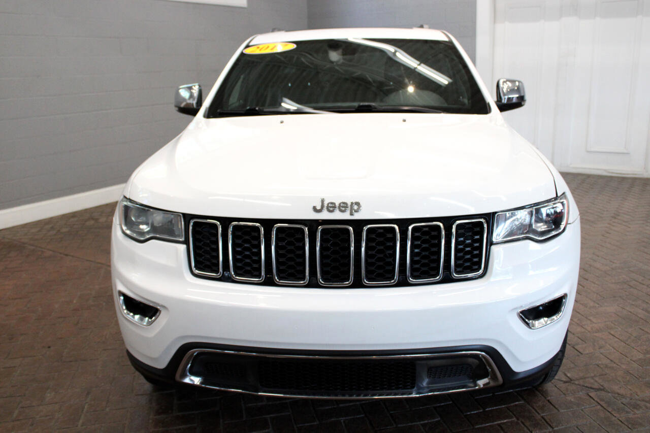 Used 2020 Jeep Grand Cherokee Limited w/ Luxury Group II image 2