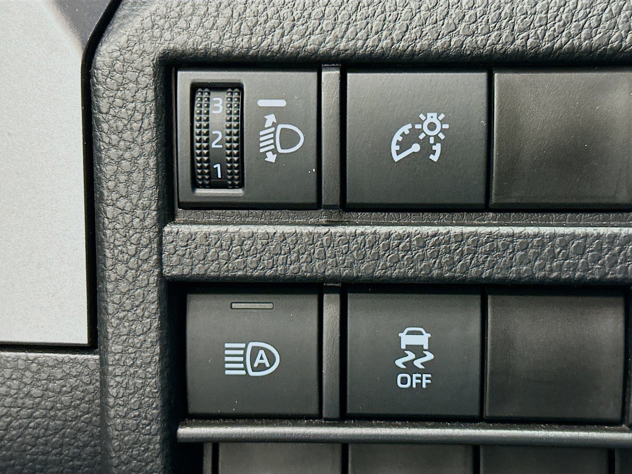 Used 2025 Toyota Tacoma TRD Off-Road image 17