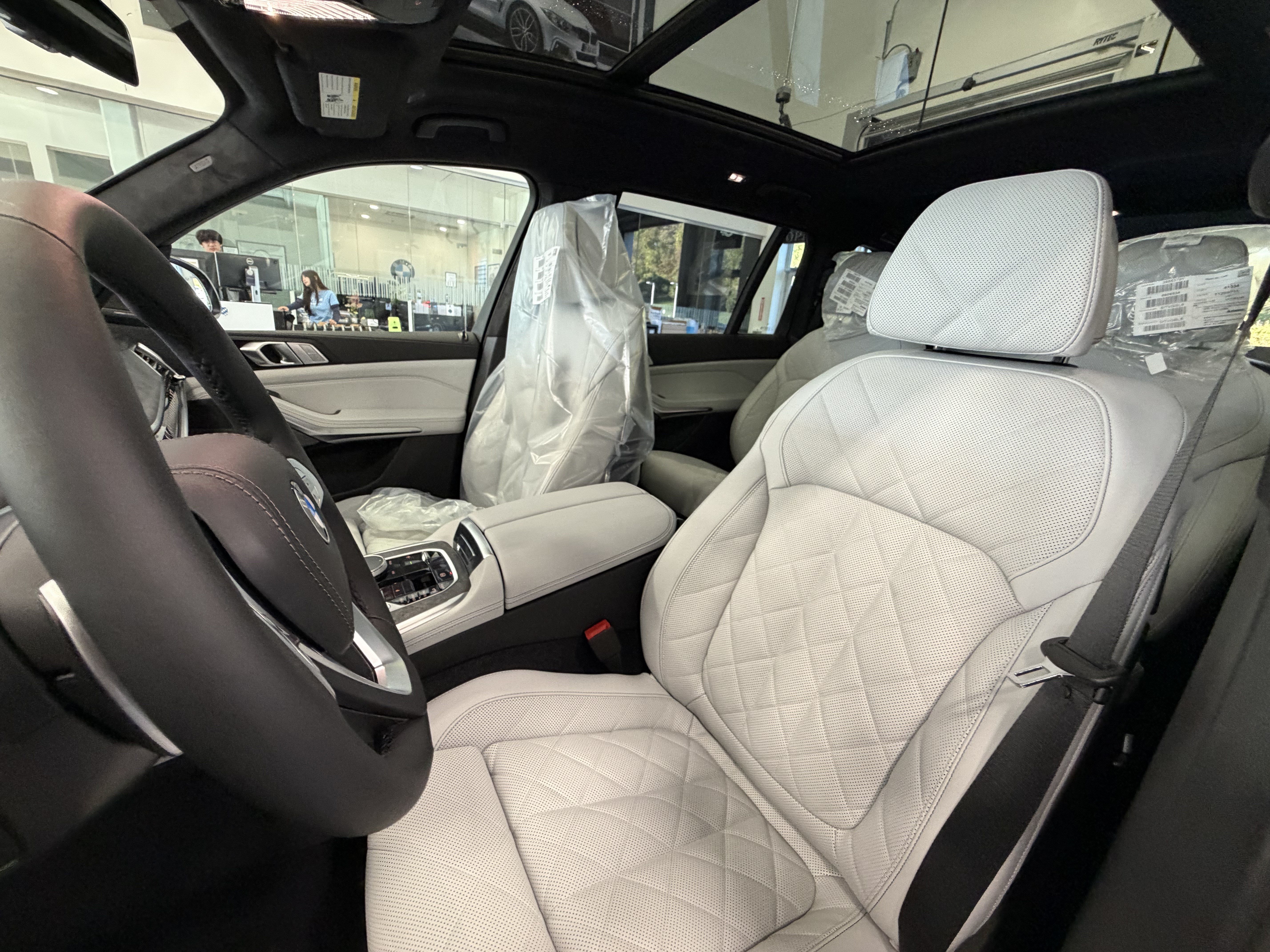 New 2027 BMW X7 xDrive40i w/ Premium Package AWD/4WD image 8