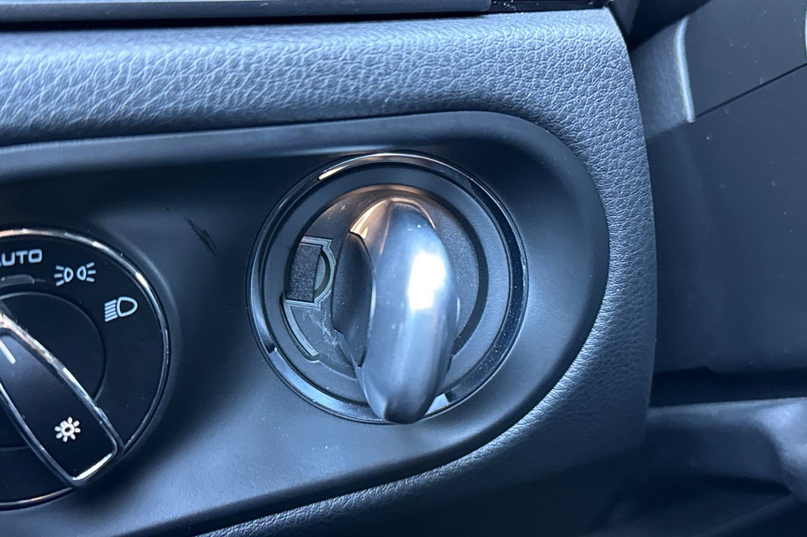 Used 2024 Porsche Macan image 25