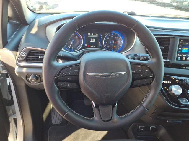 Used 2018 Chrysler Pacifica Touring Plus w/ S Appearance Package FWD image 7