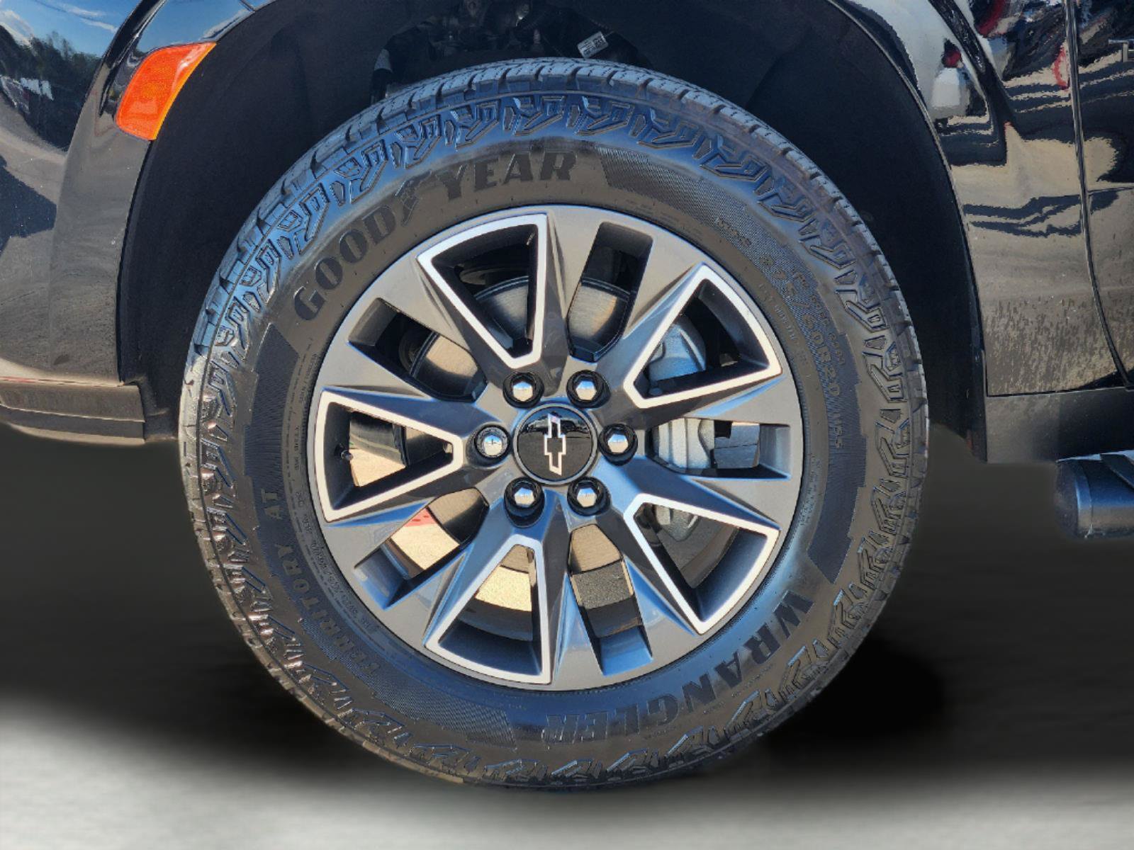 Used 2024 Chevrolet Tahoe Z71 w/ Luxury Package AWD/4WD image 10