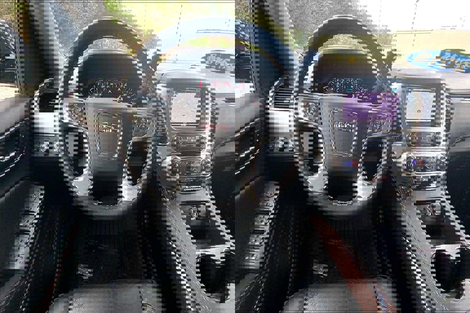 Used 2018 GMC Yukon XL SLT w/ Open Road Package AWD/4WD image 5