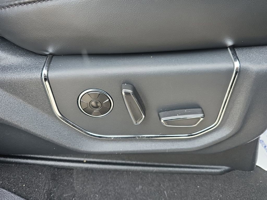 Used 2024 Ford Expedition Platinum image 48