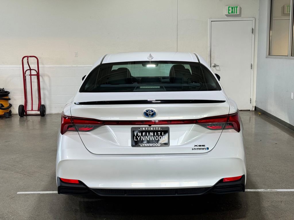 Used 2021 Toyota Avalon XSE image 5