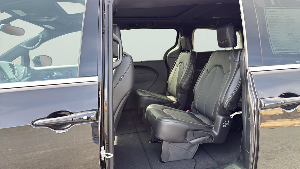 New 2026 Chrysler Pacifica Select AWD/4WD image 20