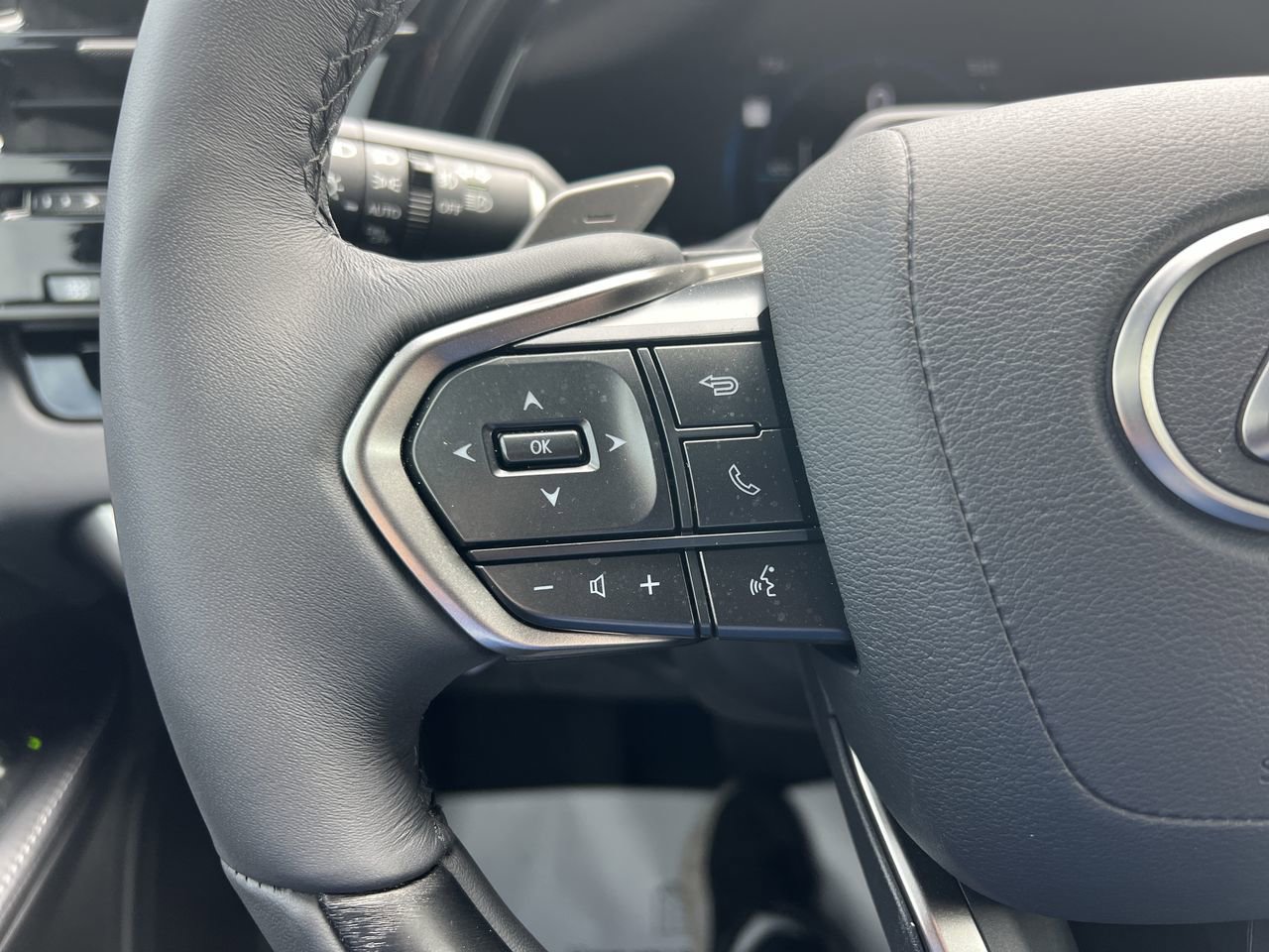 Used 2025 Lexus RX 350h w/ Convenience Package AWD/4WD image 19