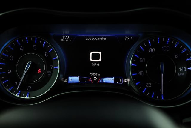 Used 2015 Chrysler 300 C RWD image 31