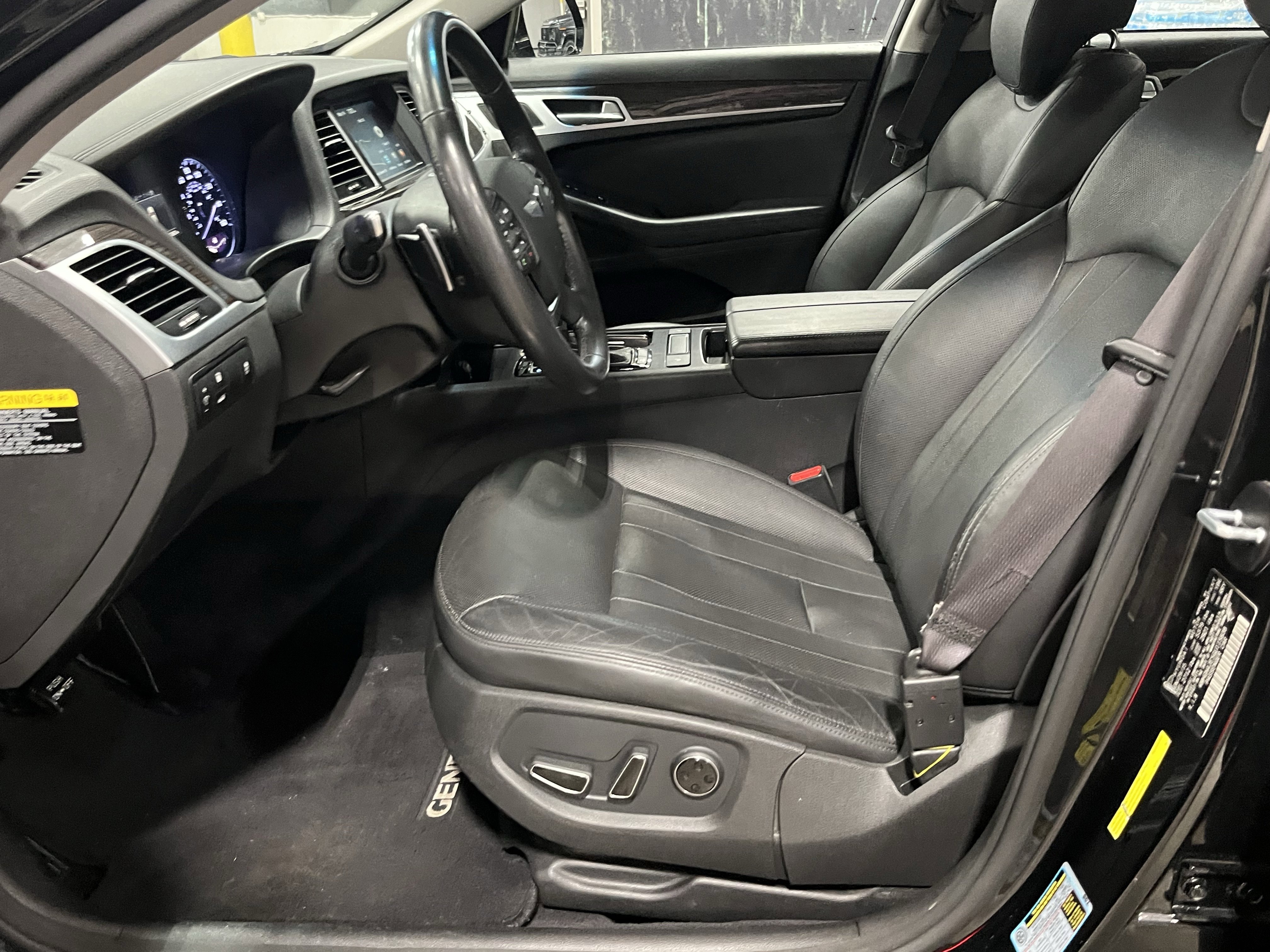 Used 2016 Hyundai Genesis 3.8 RWD image 10