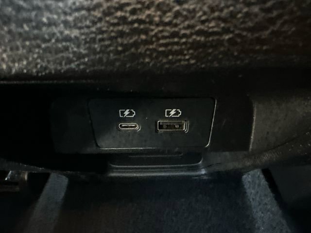 Used 2024 Mitsubishi Outlander SE image 17