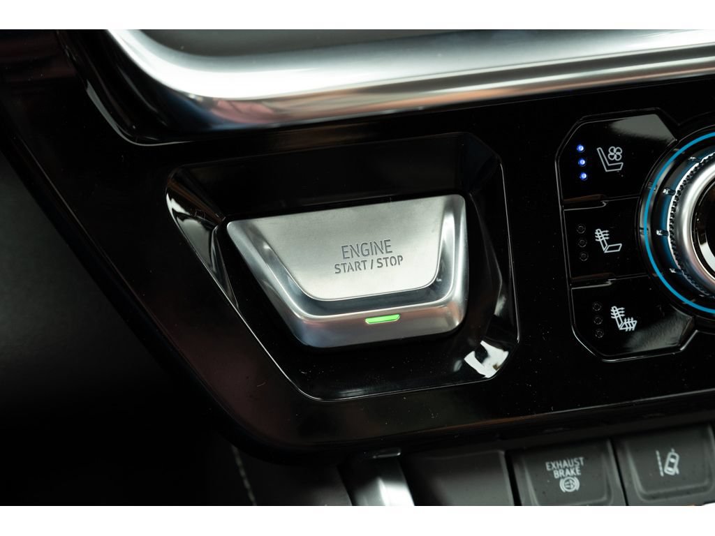 New 2026 GMC Sierra 3500 Denali Ultimate w/ LPO, Black Badging Package AWD/4WD image 30