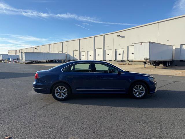 Used 2017 Volkswagen Passat 1.8T S image 5