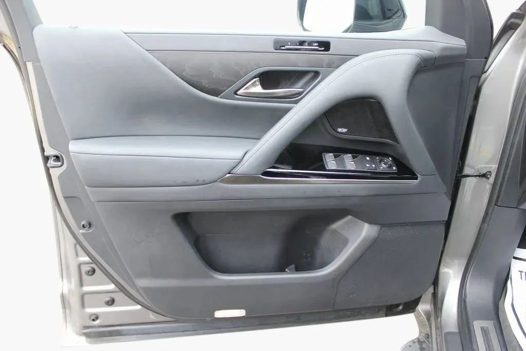 Used 2023 Lexus LX 600 4WD w/ Appearance Package image 10