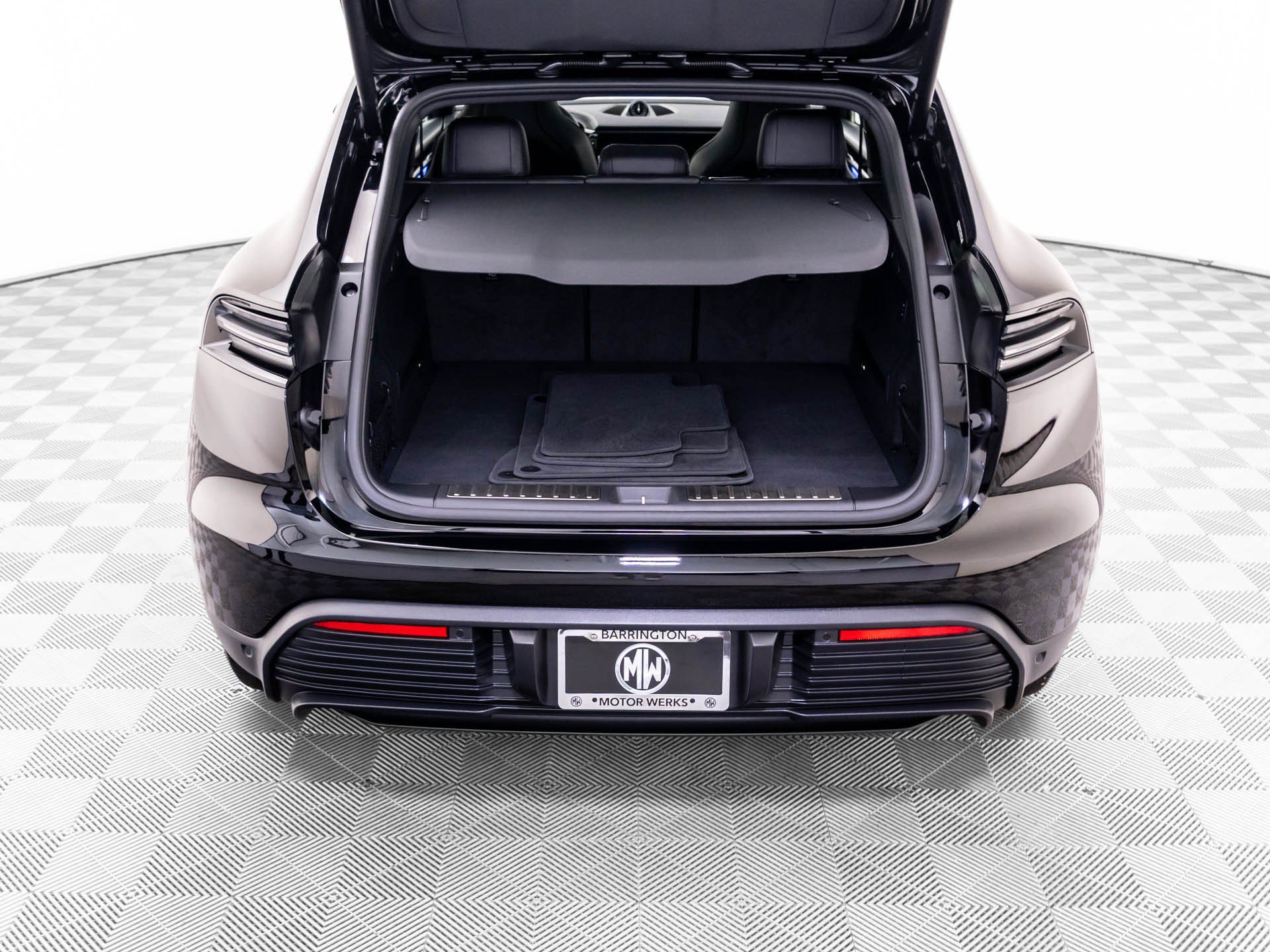 Certified 2026 Porsche Macan 4 Electric AWD/4WD image 40