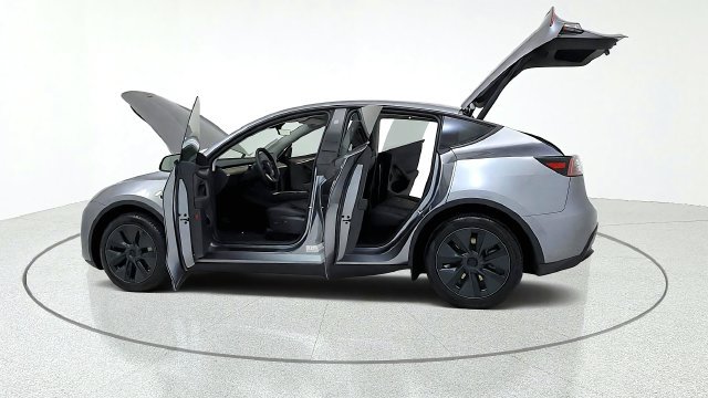 Used 2025 Tesla Model Y Long Range RWD image 14