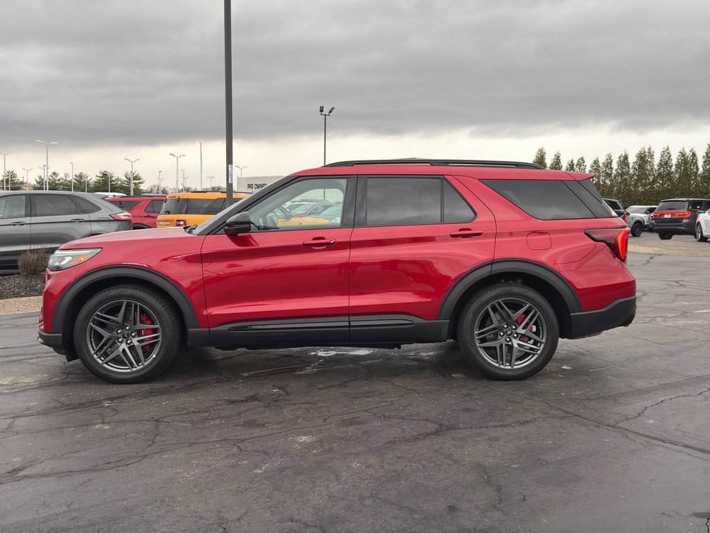 Used 2025 Ford Explorer ST w/ Sun And Sound Package image 8