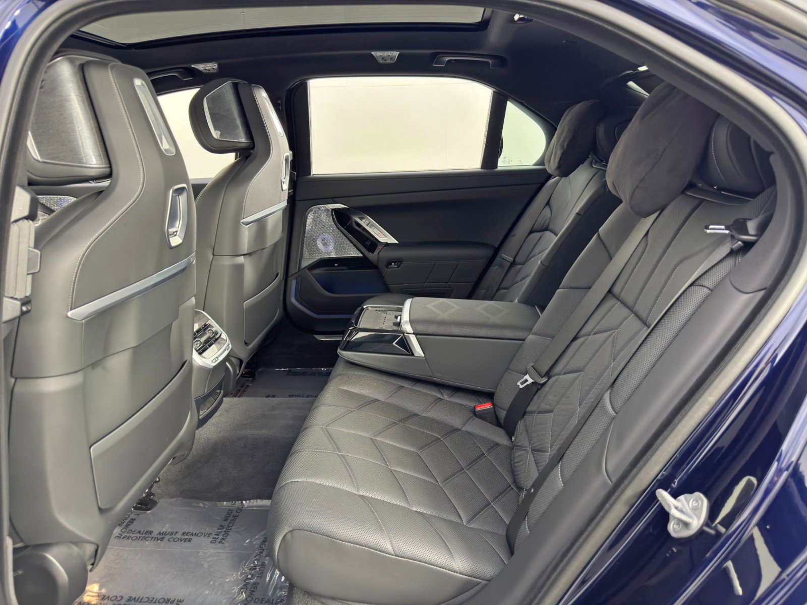 Used 2024 BMW i7 xDrive60 w/ Executive Package image 52