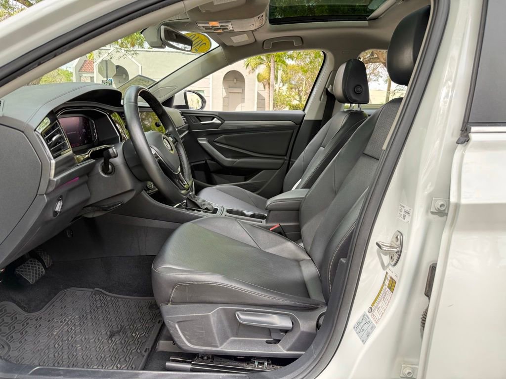 Used 2019 Volkswagen Jetta SEL w/ Cold Weather Package image 16