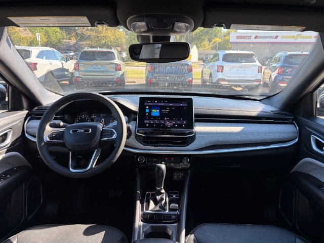 Used 2023 Jeep Compass Latitude AWD/4WD image 13