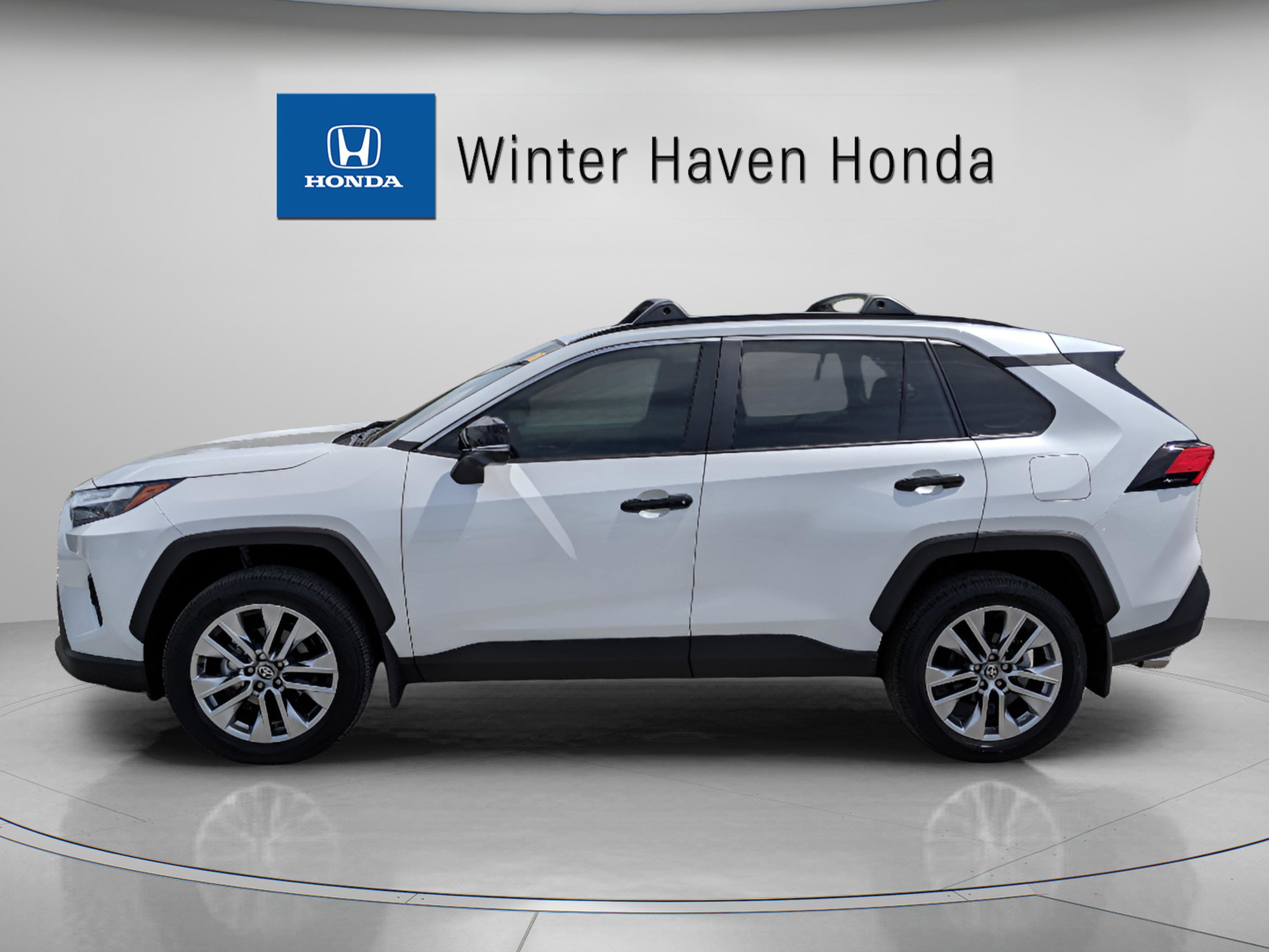 Used 2025 Toyota RAV4 XLE Premium FWD image 5