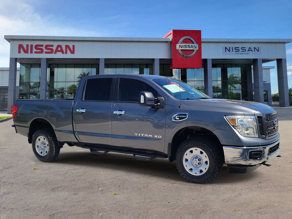 Used 2019 Nissan Titan SV image 2