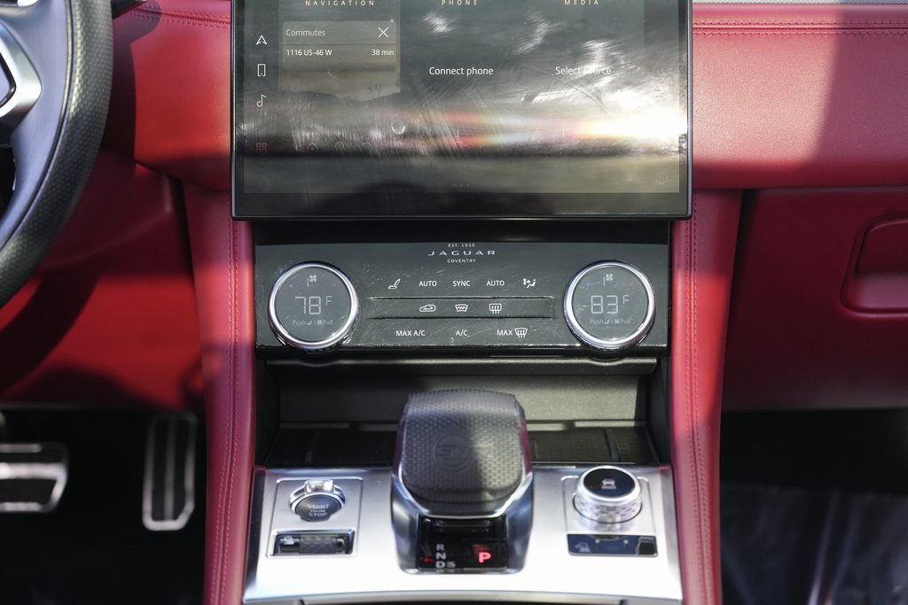 Used 2022 Jaguar F-PACE SVR image 43