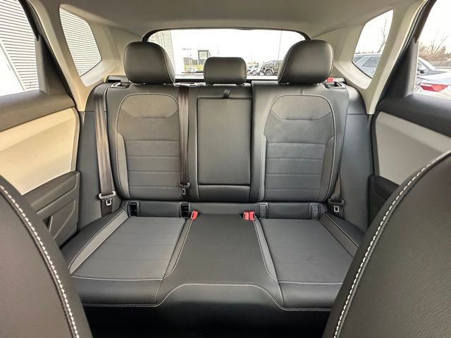 Certified 2022 Volkswagen Taos SE image 29