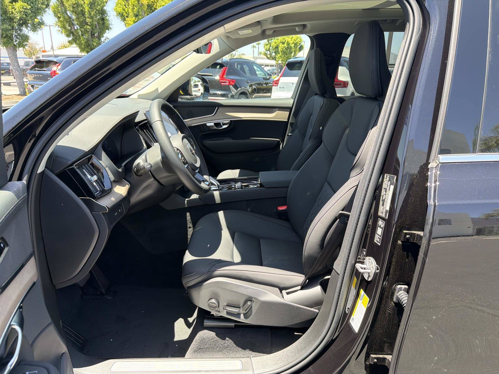 New 2026 Volvo XC90 T8 Plus w/ Protection Package AWD/4WD image 13