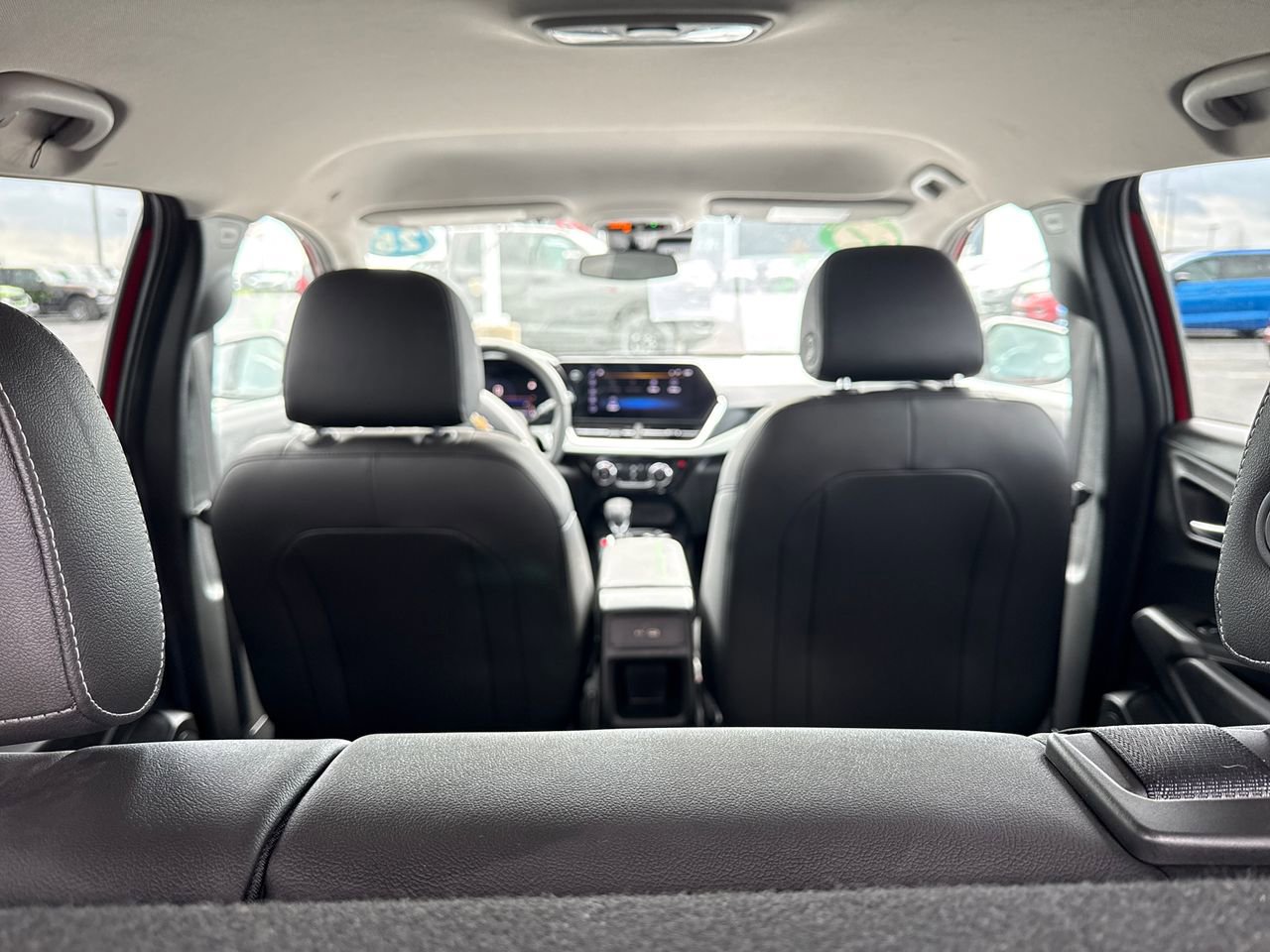 Used 2025 Chevrolet Trax LT w/ LT Convenience Package image 10