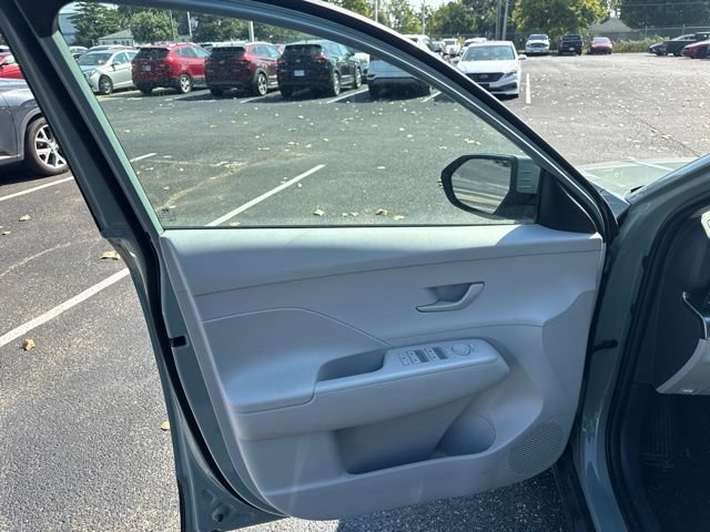 Used 2025 Hyundai Kona SEL AWD/4WD image 12