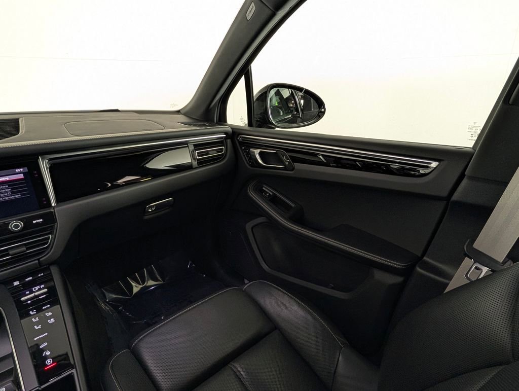 Certified 2023 Porsche Macan S image 23