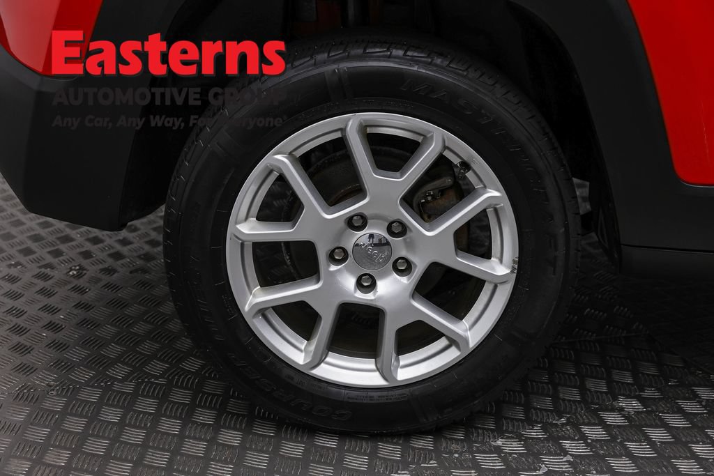 Used 2021 Jeep Renegade Latitude AWD/4WD image 30