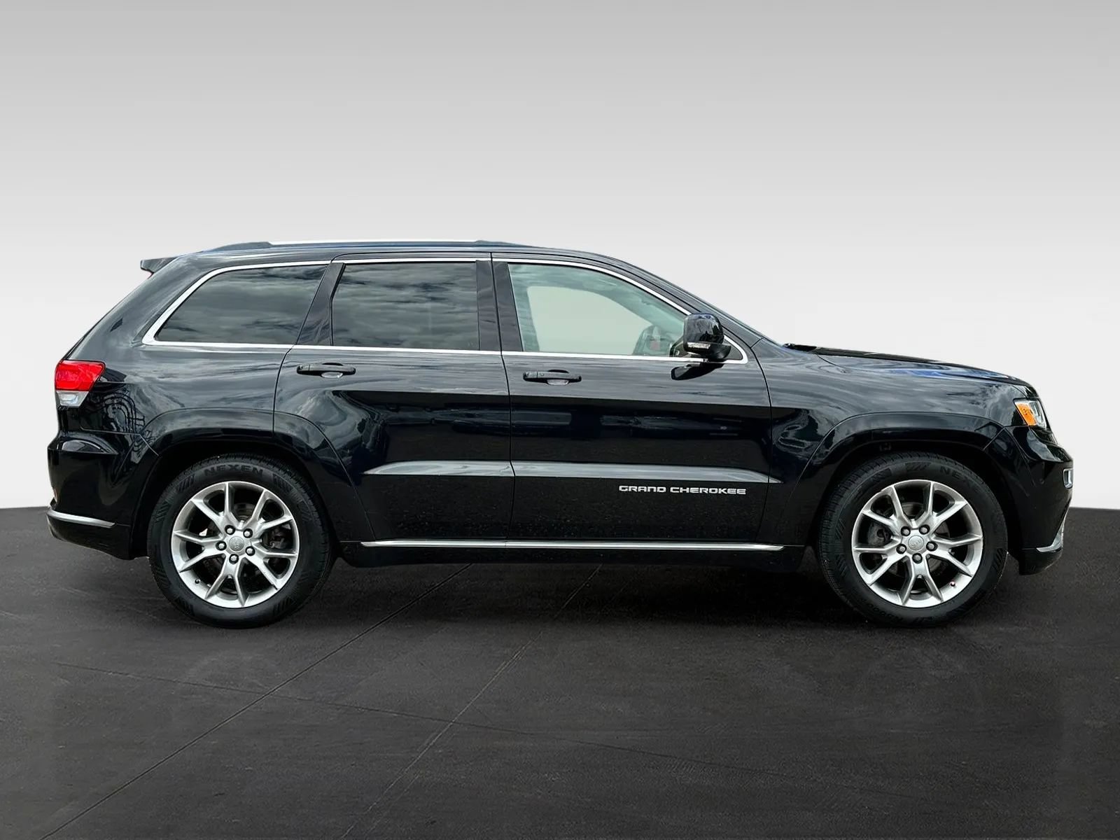 Used 2016 Jeep Grand Cherokee Summit w/ Platinum Series Group AWD/4WD image 8