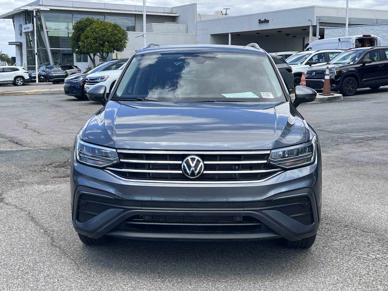 Certified 2023 Volkswagen Tiguan SE w/ Panoramic Sunroof Package FWD image 4