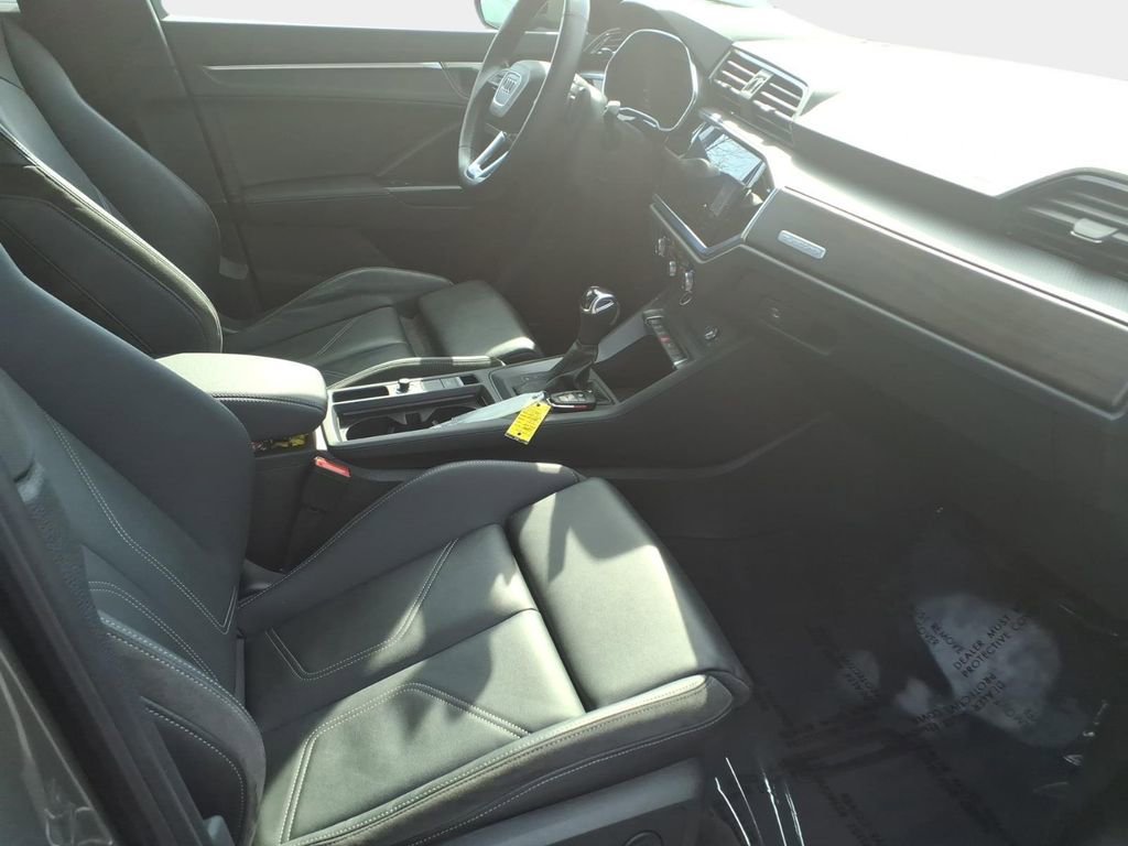 Used 2022 Audi Q3 2.0T Premium Plus w/ Premium Plus Package image 29