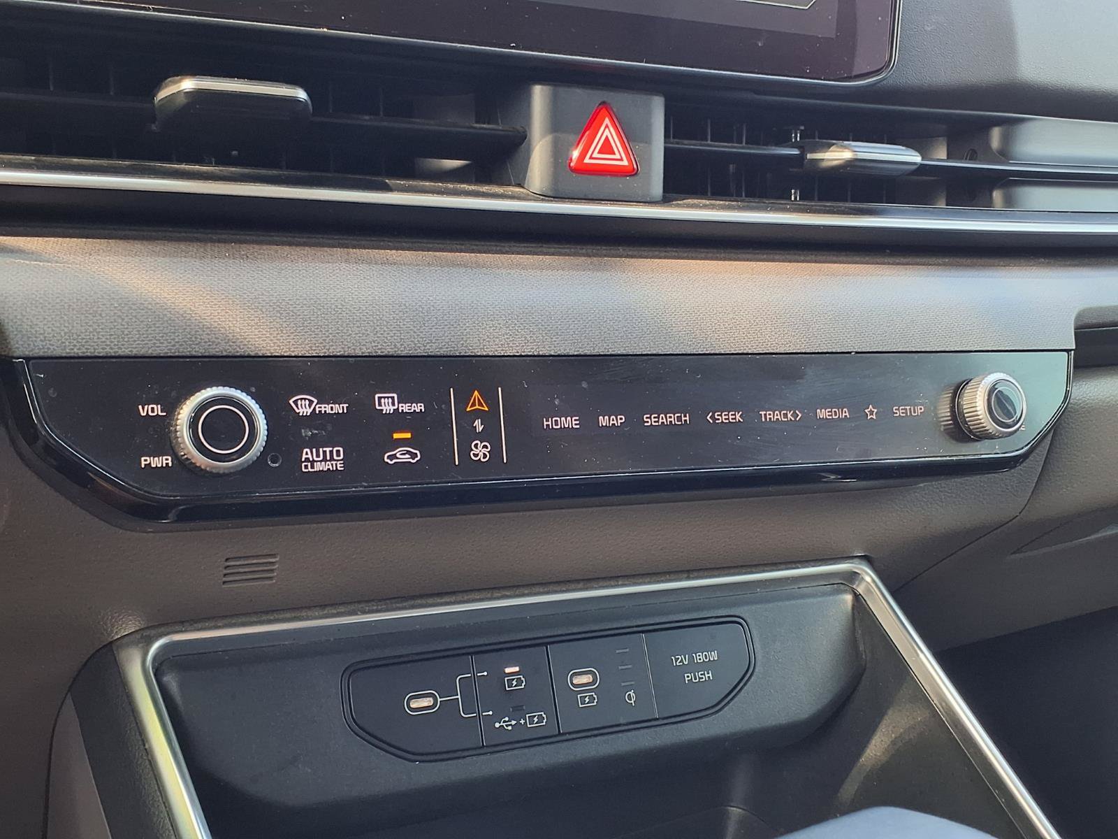 Used 2025 Kia Carnival EX FWD image 17