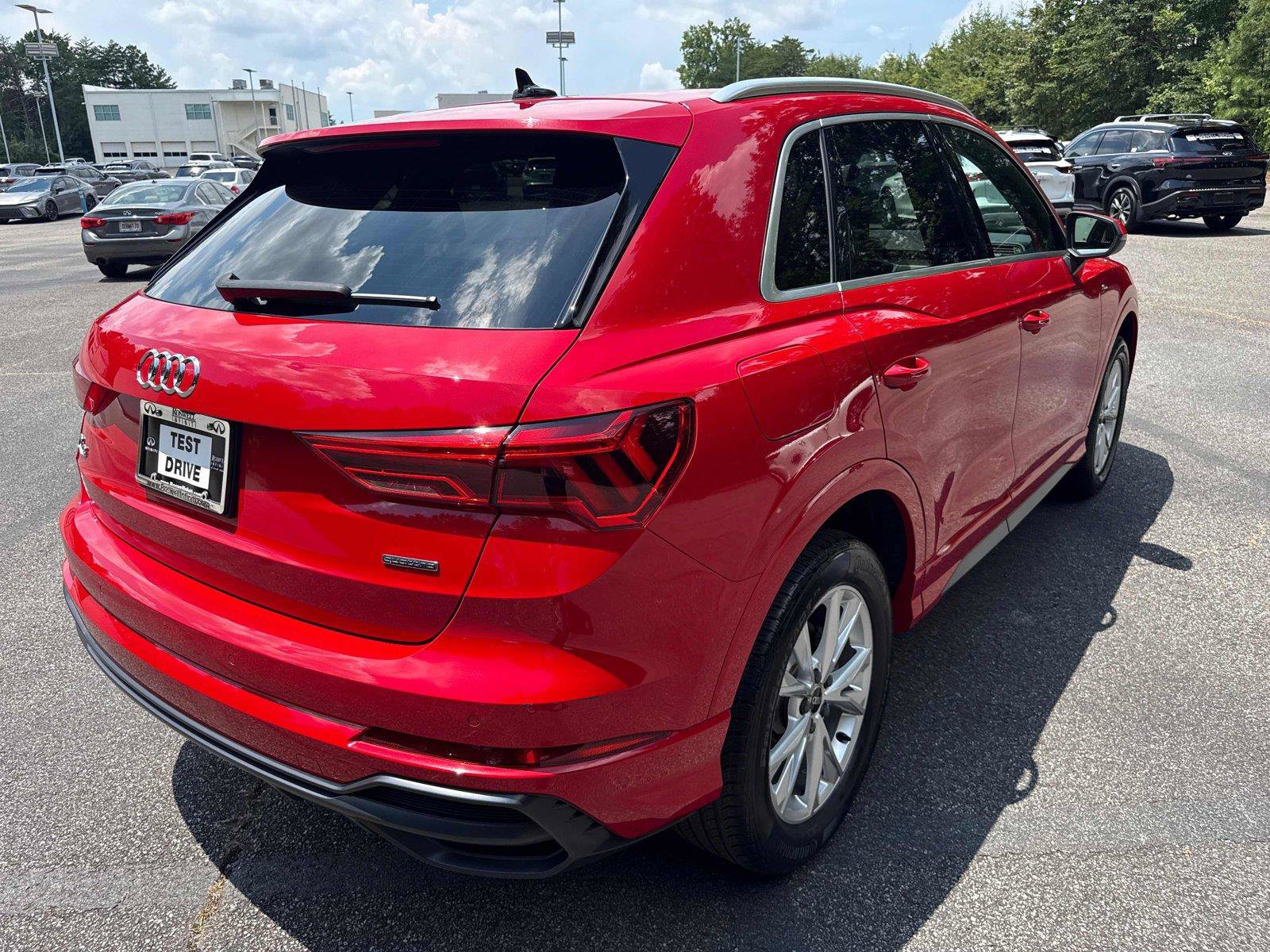 Used 2022 Audi Q3 2.0T Premium Plus w/ Premium Plus Package AWD/4WD image 6
