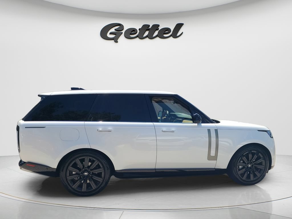 Used 2025 Land Rover Range Rover SE AWD/4WD image 4